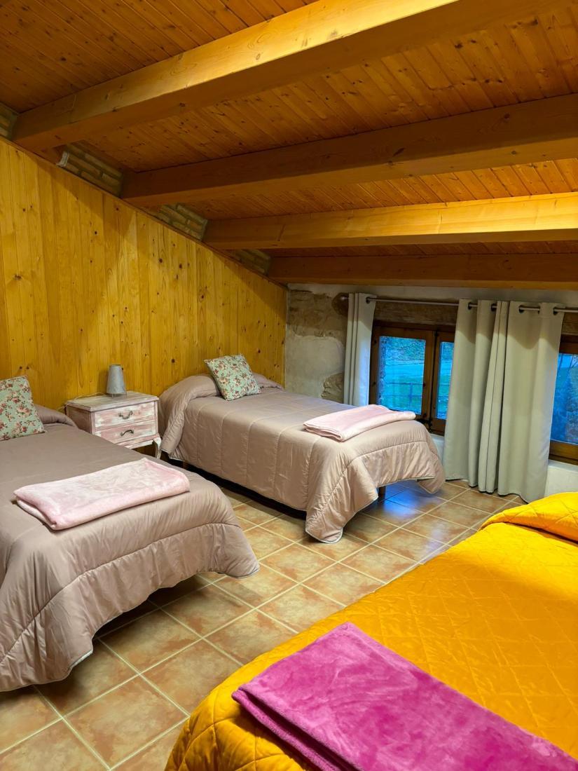Habitació Aigüesjuntes de la casa rural Angrill (foto 6 de 6)