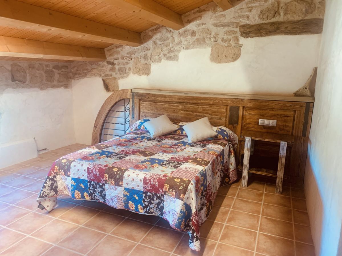 Habitació Riu Calent de la casa rural Angrill (foto 2 de 9)
